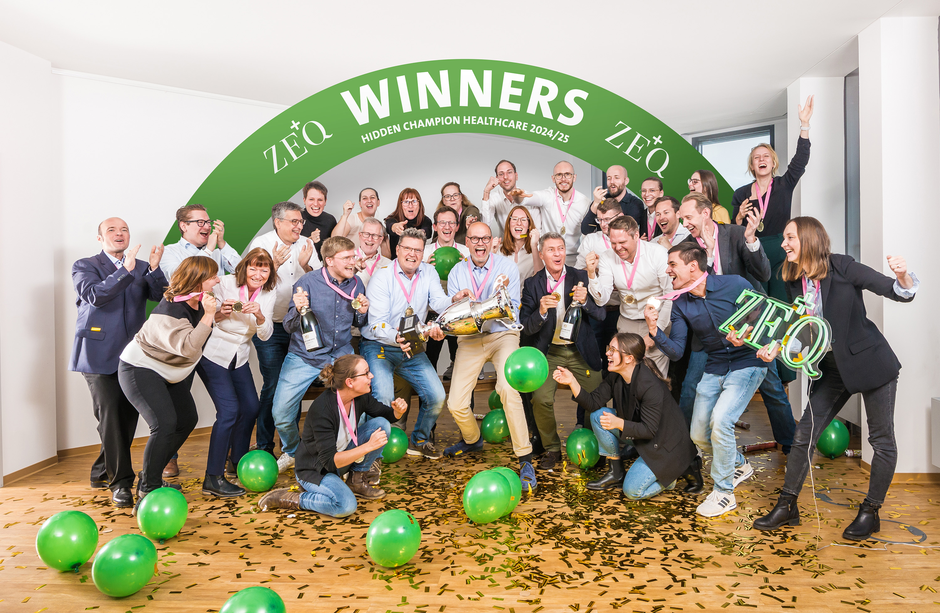 Das ZEQ-Team feiert die Auszeichnung zum Hidden Champion Healthcare 2024/25.