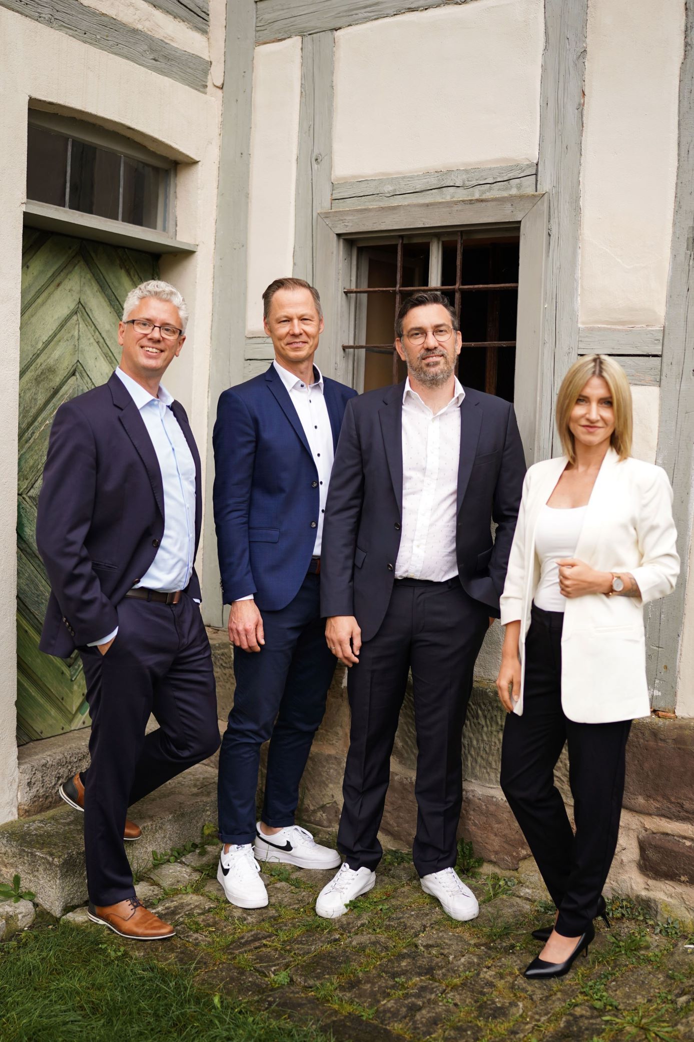 Die Geschäftsleitung der SWAN GmbH blickt nach einem investitionsreichen Jahr positiv auf 2024. (Bildquelle: SWAN GmbH) Die Geschäftsleitung der SWAN GmbH blickt nach einem investitionsreichen Jahr positiv auf 2024. (Bildquelle: SWAN GmbH)