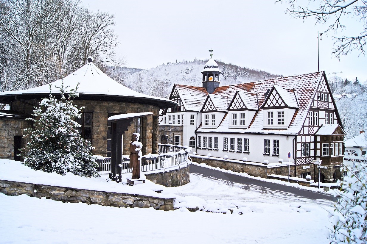 Winterzeit in der Erlebniswelt Feengrotten (Die Bildrechte liegen bei dem Verfasser der Mitteilung.) Winterzeit in der Erlebniswelt Feengrotten (Die Bildrechte liegen bei dem Verfasser der Mitteilung.)