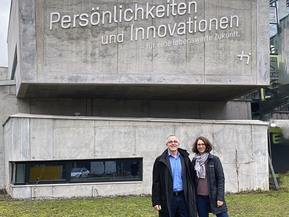 Auf Einladung von Professorin Dr. Stefanie Wrobel hielt Dr. Ulrich Striebl die Gastvorlesung. (© ) Auf Einladung von Professorin Dr. Stefanie Wrobel hielt Dr. Ulrich Striebl die Gastvorlesung. (© )
