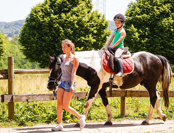 Reitferien auf dem Sonnenhof Stuttgart (Die Bildrechte liegen bei dem Verfasser der Mitteilung.) Reitferien auf dem Sonnenhof Stuttgart (Die Bildrechte liegen bei dem Verfasser der Mitteilung.)