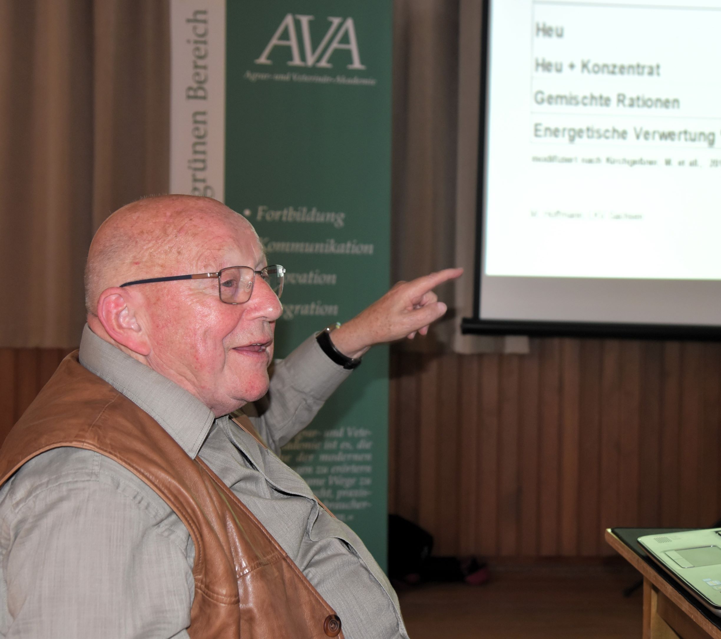 In der NPA Nr. 74, fordert Tierernährer Prof. Hoffmann, dem Schwefel mehr Aufmerksamkeit zu widmen In der NPA Nr. 74, fordert Tierernährer Prof. Hoffmann, dem Schwefel mehr Aufmerksamkeit zu widmen
