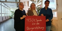Spendenübergabe: Carmen Lau, Manuela von Werder, Mohammad Rezaei (BürgerStiftung Region Ahrensburg)