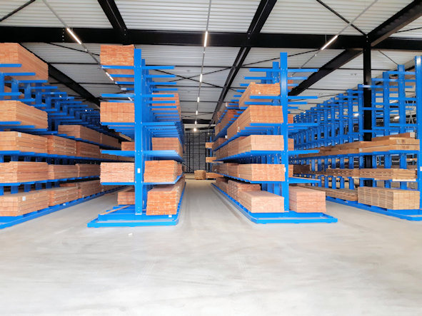 1.422 Palettenstellplätze und 390 m Kragarmregale umfasst das Logistikzentrum von Trendhout. © OHRA 1.422 Palettenstellplätze und 390 m Kragarmregale umfasst das Logistikzentrum von Trendhout. © OHRA
