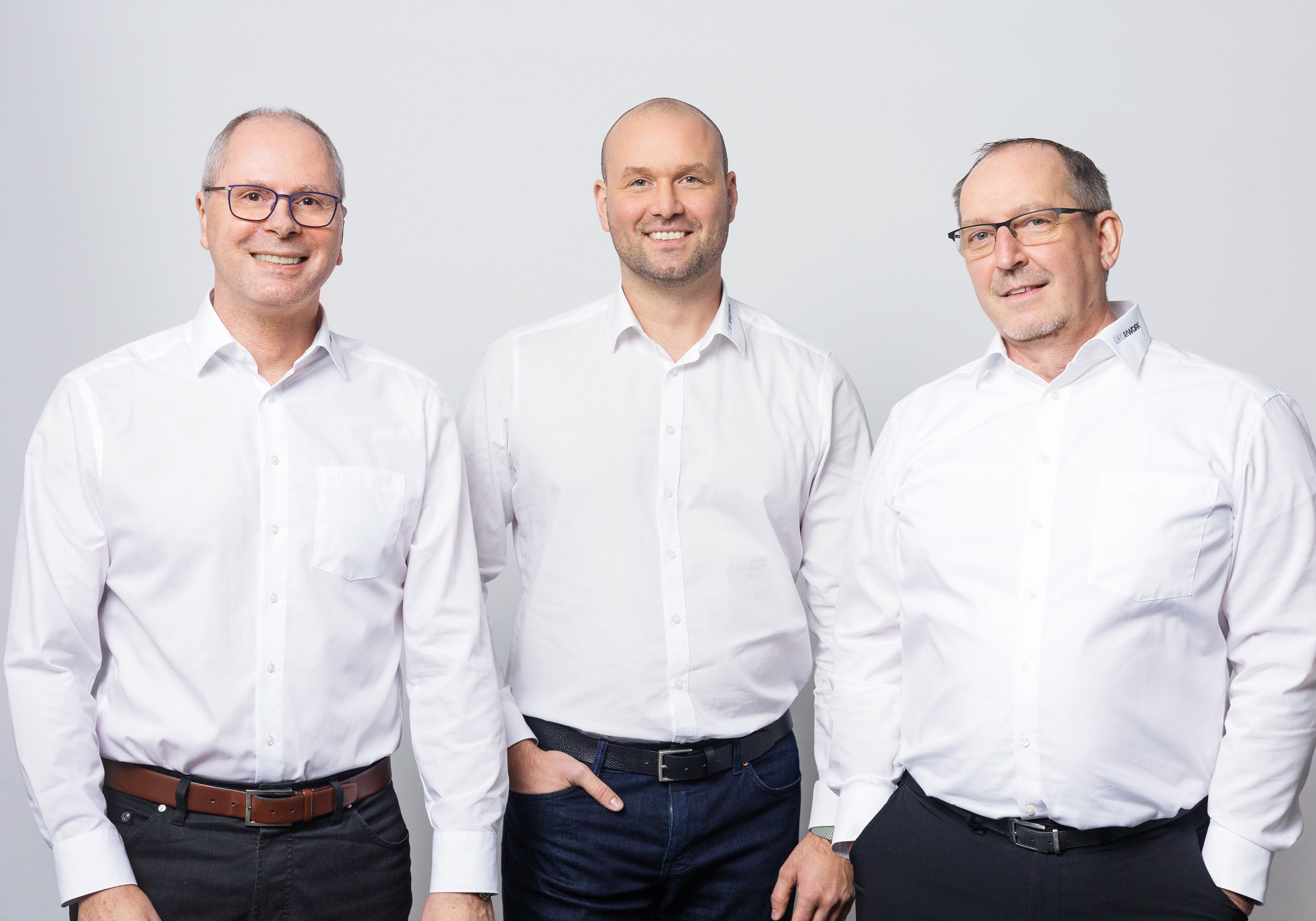 (l.n.r.) M. Wiedmann CSO, Jan Schiga, Geschäftsführung LED2WORK und T. Geige President LED2WORK USA (Bildquelle: @LED2WORK GmbH) (l.n.r.) M. Wiedmann CSO, Jan Schiga, Geschäftsführung LED2WORK und T. Geige President LED2WORK USA (Bildquelle: @LED2WORK GmbH)