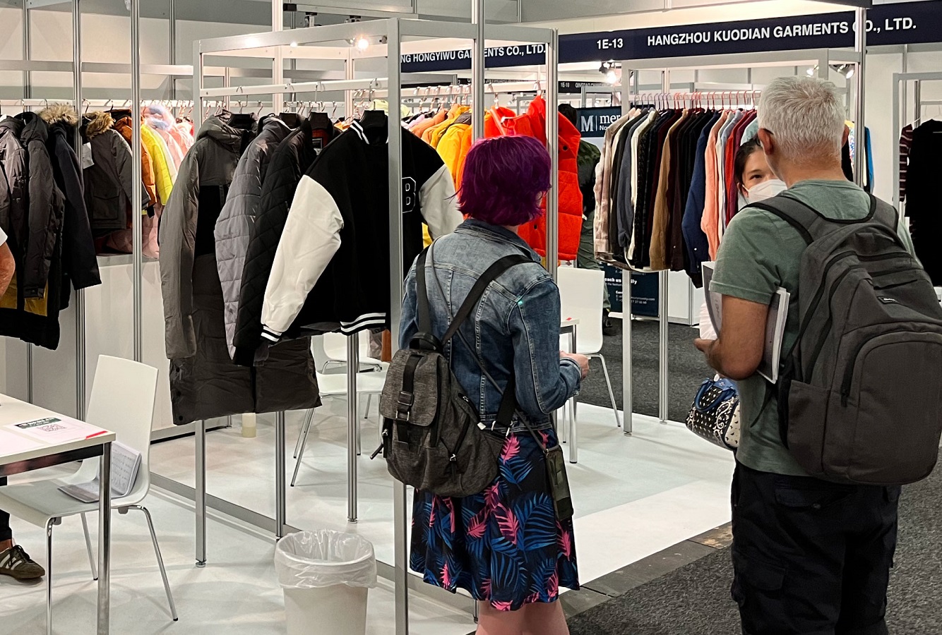 Asia Apparel Expo Berlin–vom 19.-21.02.2024 auf der Messe Berlin in Halle 2.1 (Die Bildrechte liegen bei dem Verfasser der Mitteilung.) Asia Apparel Expo Berlin–vom 19.-21.02.2024 auf der Messe Berlin in Halle 2.1 (Die Bildrechte liegen bei dem Verfasser der Mitteilung.)