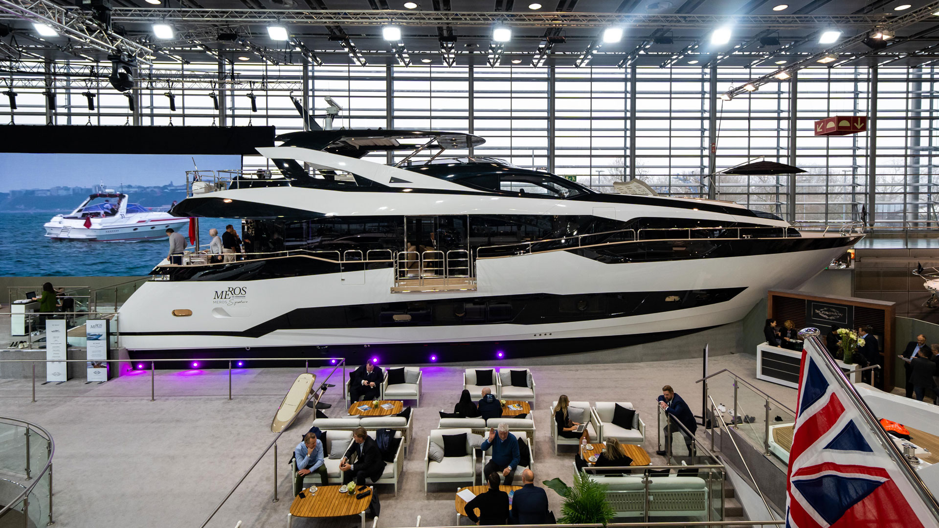 Meros Yachtsharing mit seiner Sunseeker Meros Signature 95 auf der Boot (Die Bildrechte liegen bei dem Verfasser der Mitteilung.) Meros Yachtsharing mit seiner Sunseeker Meros Signature 95 auf der Boot (Die Bildrechte liegen bei dem Verfasser der Mitteilung.)