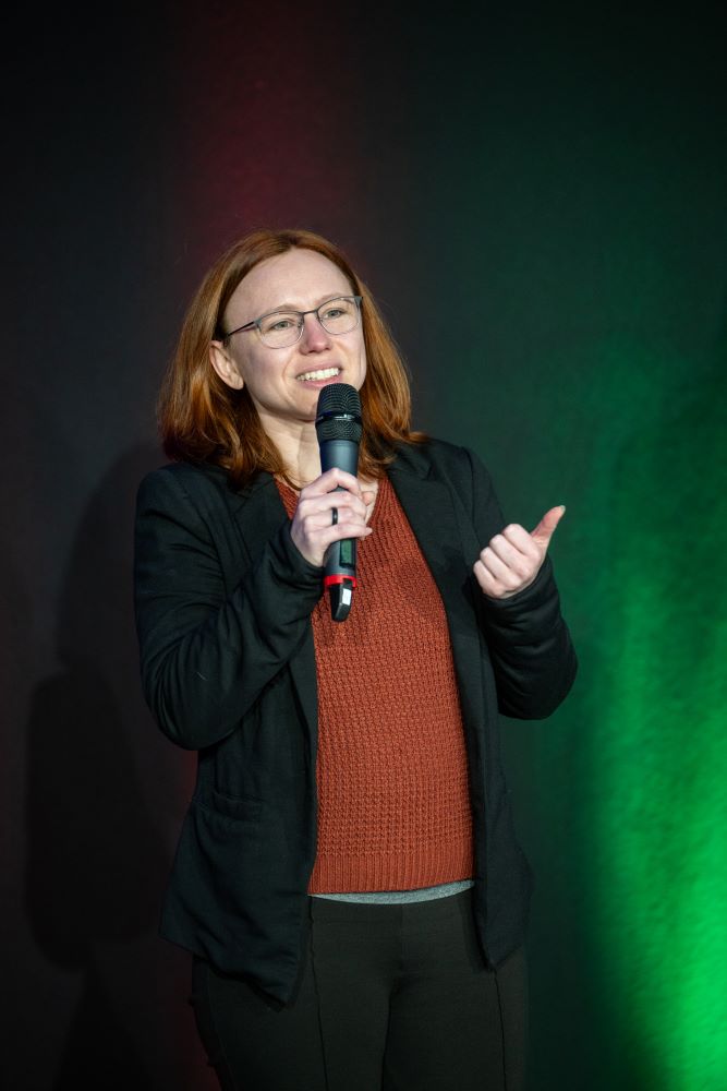 Bianca Kurras auf der Bühne (Die Bildrechte liegen bei dem Verfasser der Mitteilung.)