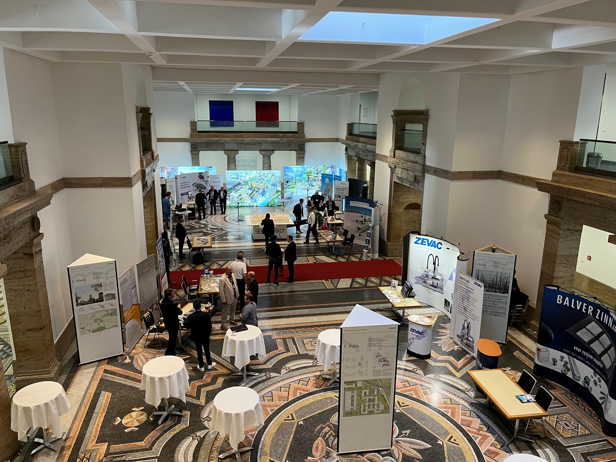 Partnerausstellung und Networking (Die Bildrechte liegen bei dem Verfasser der Mitteilung.)