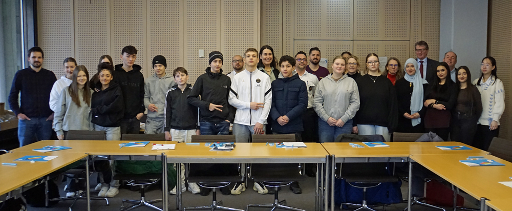 Schülergruppen besuchen den Rhein-Sieg-Kreis bei Jump-in (Die Bildrechte liegen bei dem Verfasser der Mitteilung.) Schülergruppen besuchen den Rhein-Sieg-Kreis bei Jump-in (Die Bildrechte liegen bei dem Verfasser der Mitteilung.)