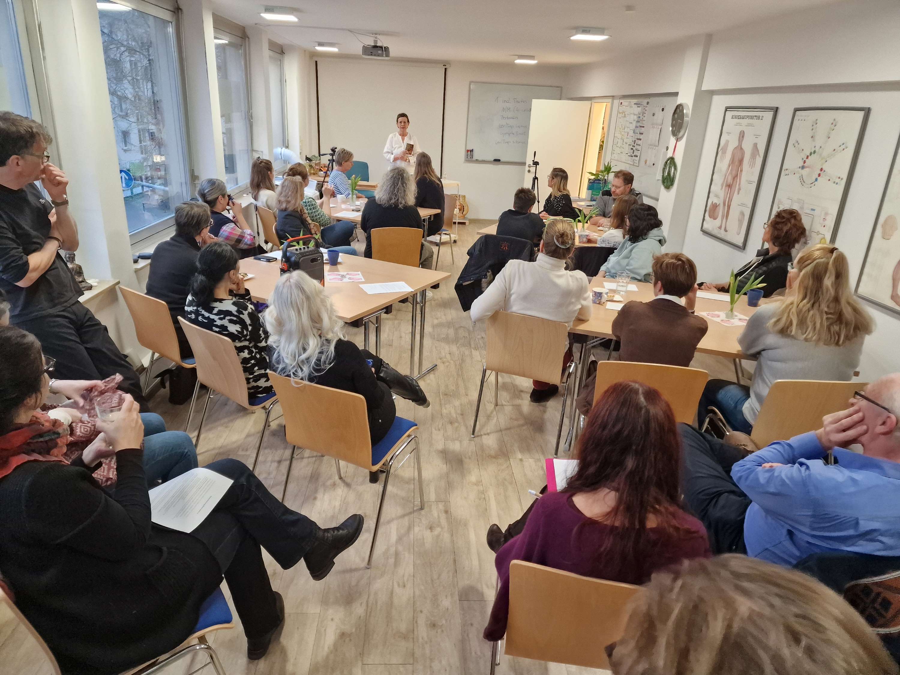Ohrakupunktur Fachausbildung Heilpraktiker Schule Wimmer (Bildquelle: Jane Uhlig) Ohrakupunktur Fachausbildung Heilpraktiker Schule Wimmer (Bildquelle: Jane Uhlig)