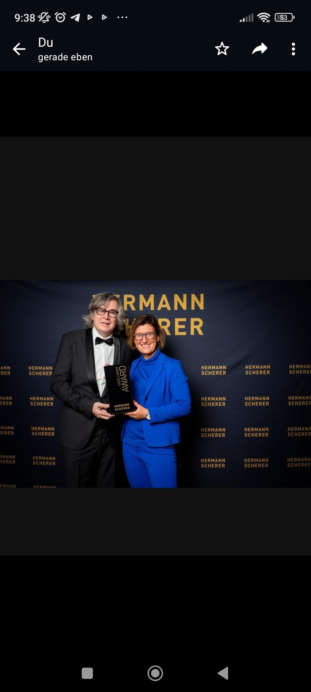 Hermann Schererüberreicht Ramona Petschl den Excellence Award (Die Bildrechte liegen bei dem Verfasser der Mitteilung.) Hermann Schererüberreicht Ramona Petschl den Excellence Award (Die Bildrechte liegen bei dem Verfasser der Mitteilung.)