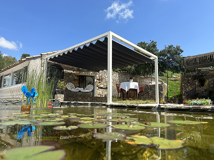 Cooles Design für heiße Tage: Die UV-beständige Pergola ID3 vélum. Bildrechte: Socotex Cooles Design für heiße Tage: Die UV-beständige Pergola ID3 vélum. Bildrechte: Socotex