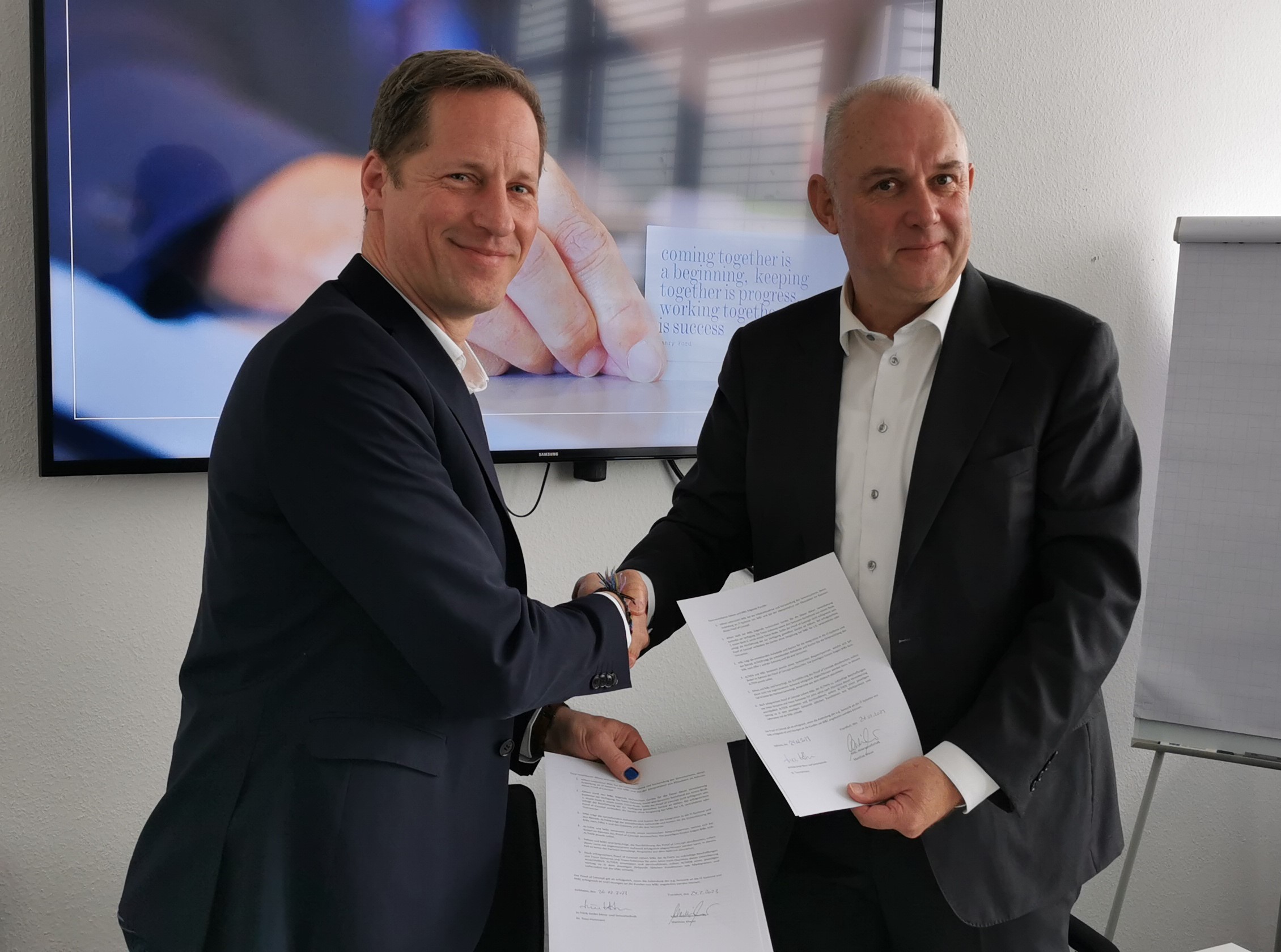 Dr. Timo Hartmann ALTHEN GmbH, Matthias Mauer M&L AG, bei der Unterzeichnung Dr. Timo Hartmann ALTHEN GmbH, Matthias Mauer M&L AG, bei der Unterzeichnung
