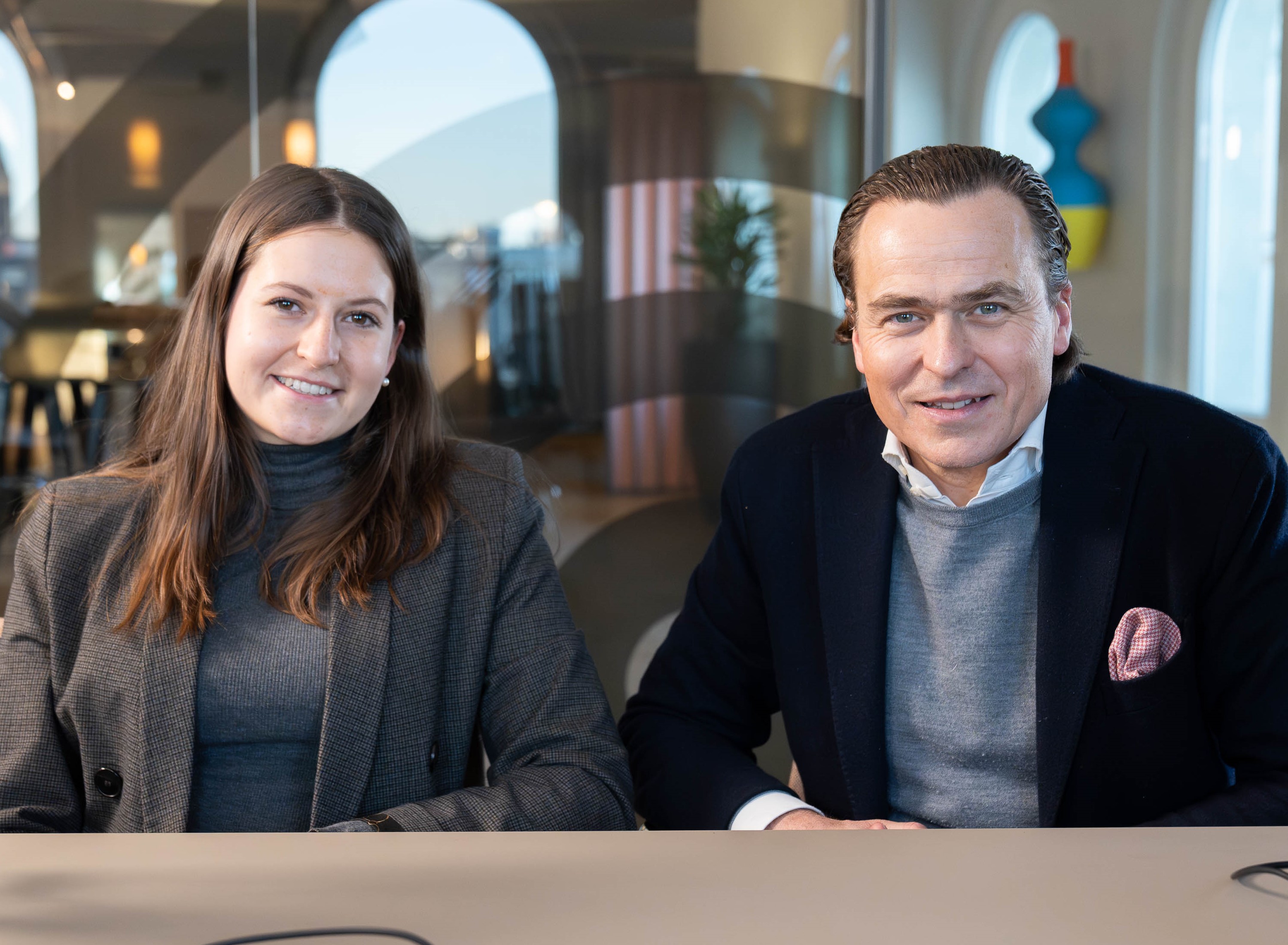 Johanna und Ansgar Heise bei der Podcastaufnahme von Kontora Insights (Die Bildrechte liegen bei dem Verfasser der Mitteilung.) Johanna und Ansgar Heise bei der Podcastaufnahme von Kontora Insights (Die Bildrechte liegen bei dem Verfasser der Mitteilung.)