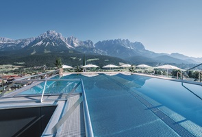 Das Infinity Sky Pool Highlight (c) Markus Auer (DAS KAISERBLICK Superior)
