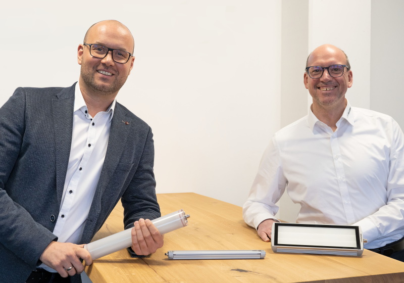 Jan Schiga, Geschäftsführer der LED2WORK mit Holger Ritter (rechts), neuer CTO. (Bildquelle: @LED2WORK GmbH)