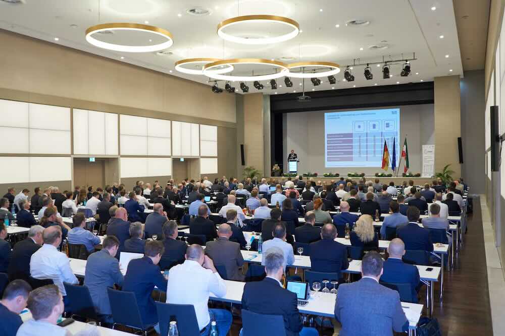 Das Tagungsprogramm zum 14. Kongress Stanztechnik steht (Foto vom 12. Stanzkongress 2022: KIST e.V.) Das Tagungsprogramm zum 14. Kongress Stanztechnik steht (Foto vom 12. Stanzkongress 2022: KIST e.V.)