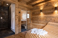 Sauna und Dusche im Pemium-Chalet „s´bsundrè“ (c) www.studiowaelder.com (Alpzitt Chalets)