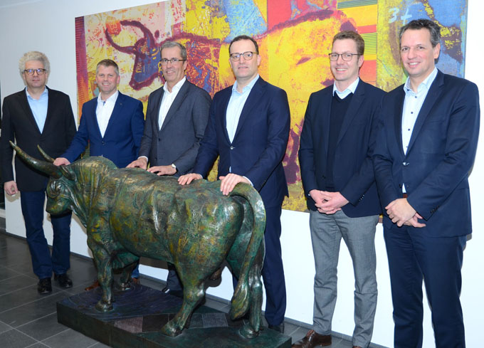 Jens Spahn (3. v. re.) bei seinem Besuch bei der AGRAVIS. (Die Bildrechte liegen bei dem Verfasser der Mitteilung.)