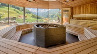 Großzügiger Saunabereich (c) Filippo Galluzzi (Wellnessresort AMONTI & LUNARIS)
