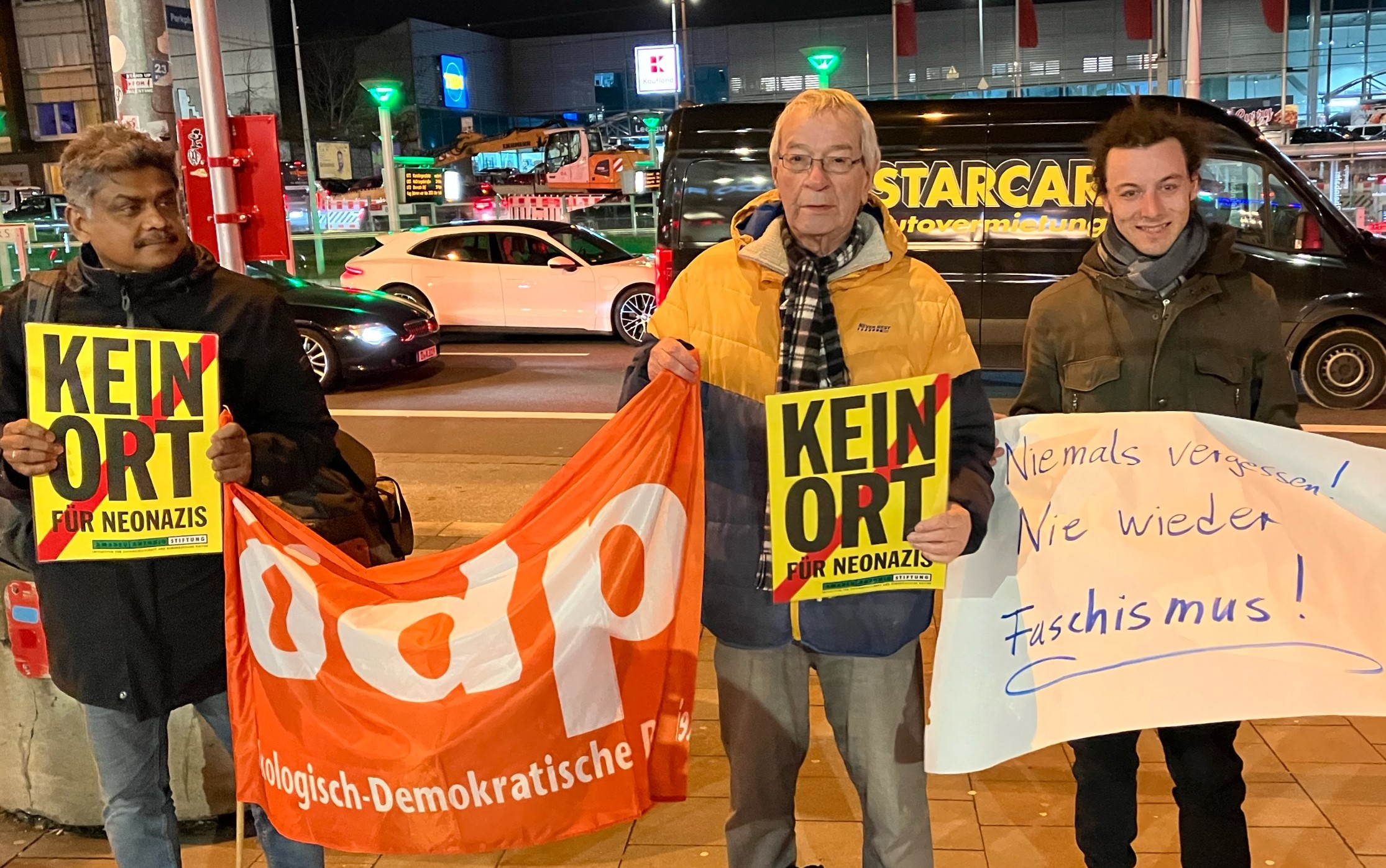 ÖDP-Mahnwache Bilk, Bildquelle: ÖDP ÖDP-Mahnwache Bilk, Bildquelle: ÖDP
