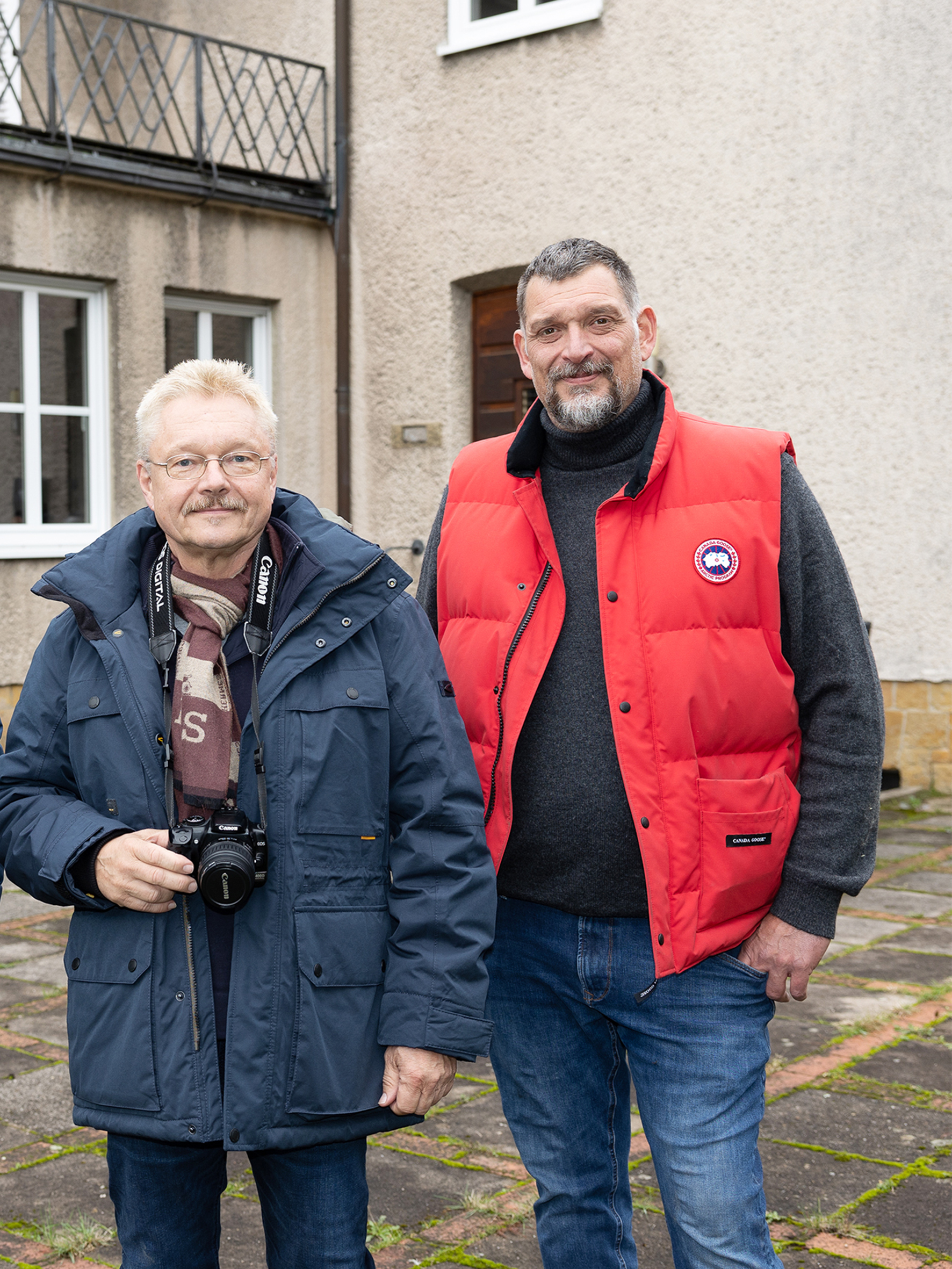 Ortstermin: Gutachter Dr. Geerd Dahms (links) und Robert Hase von der FIM Gruppe an der Villa Diering in Halle.