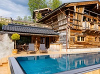 Die wunderschoene Pool Luxury Lodge (c) Bergdorf Prechtlgut