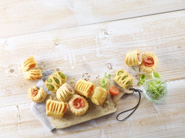 Die Mini-Selections sind kleine, handliche Blätterteiggebäcke in hochwertiger Patisserie-Qualität. Die Mini-Selections sind kleine, handliche Blätterteiggebäcke in hochwertiger Patisserie-Qualität.