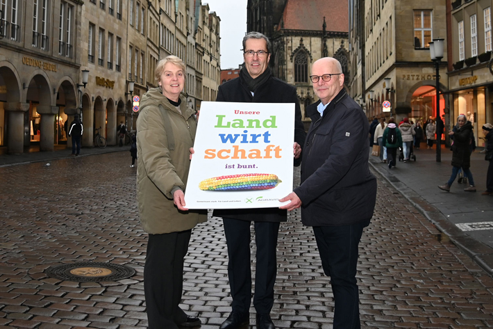 Susanne Schulze Bockeloh, Dr. Dirk Köckler und Hubertus Beringmeier (Die Bildrechte liegen bei dem Verfasser der Mitteilung.)