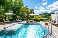Aussenpool mit Liegemöglichkeiten (c) KOLLERsHotel