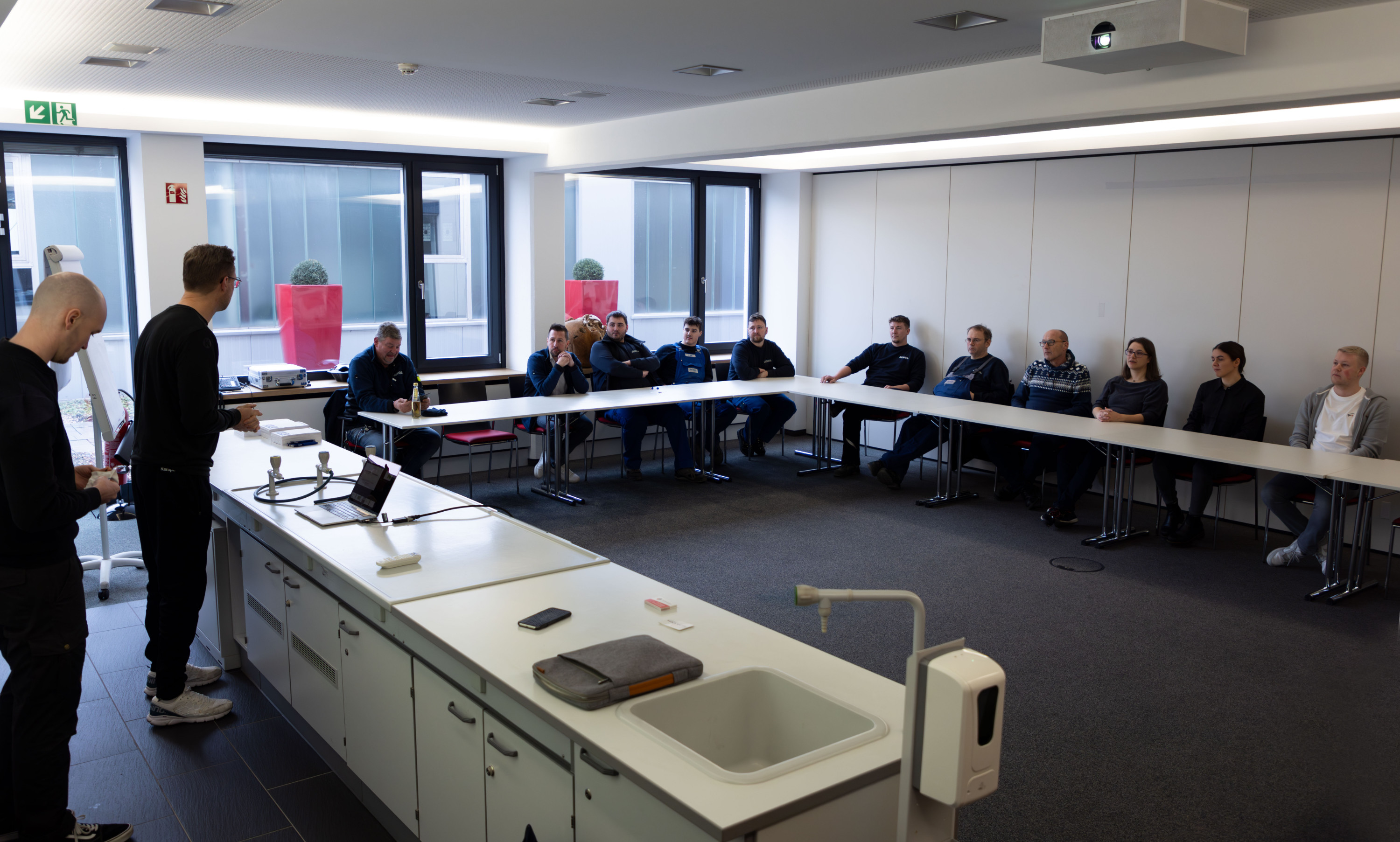 Die Gesundheit stand an vorderster Stelle: Das Präventionszentrum OWL zu Gast bei DENIOS (Die Bildrechte liegen bei dem Verfasser der Mitteilung.) Die Gesundheit stand an vorderster Stelle: Das Präventionszentrum OWL zu Gast bei DENIOS (Die Bildrechte liegen bei dem Verfasser der Mitteilung.)