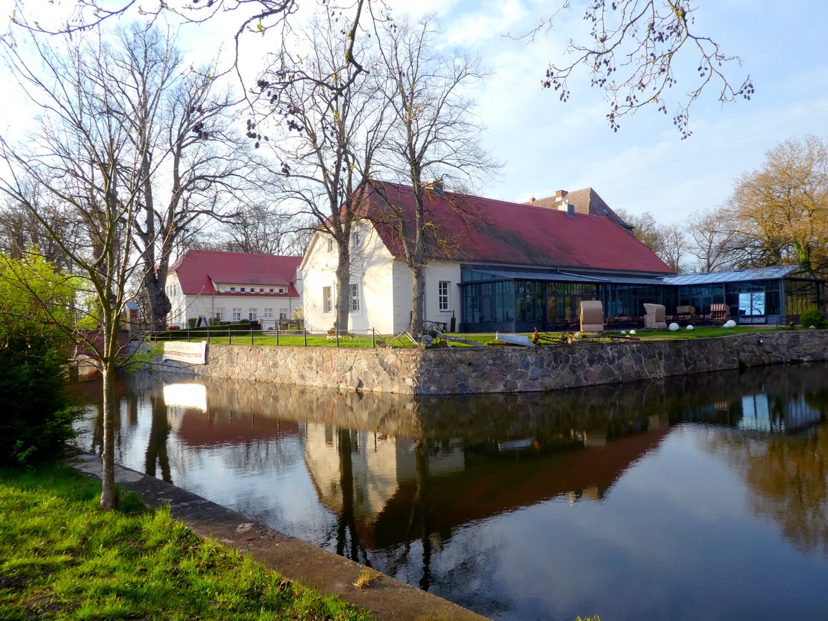 Perle im Herzen der Insel - das Wasserschloss Mellenthin Perle im Herzen der Insel - das Wasserschloss Mellenthin