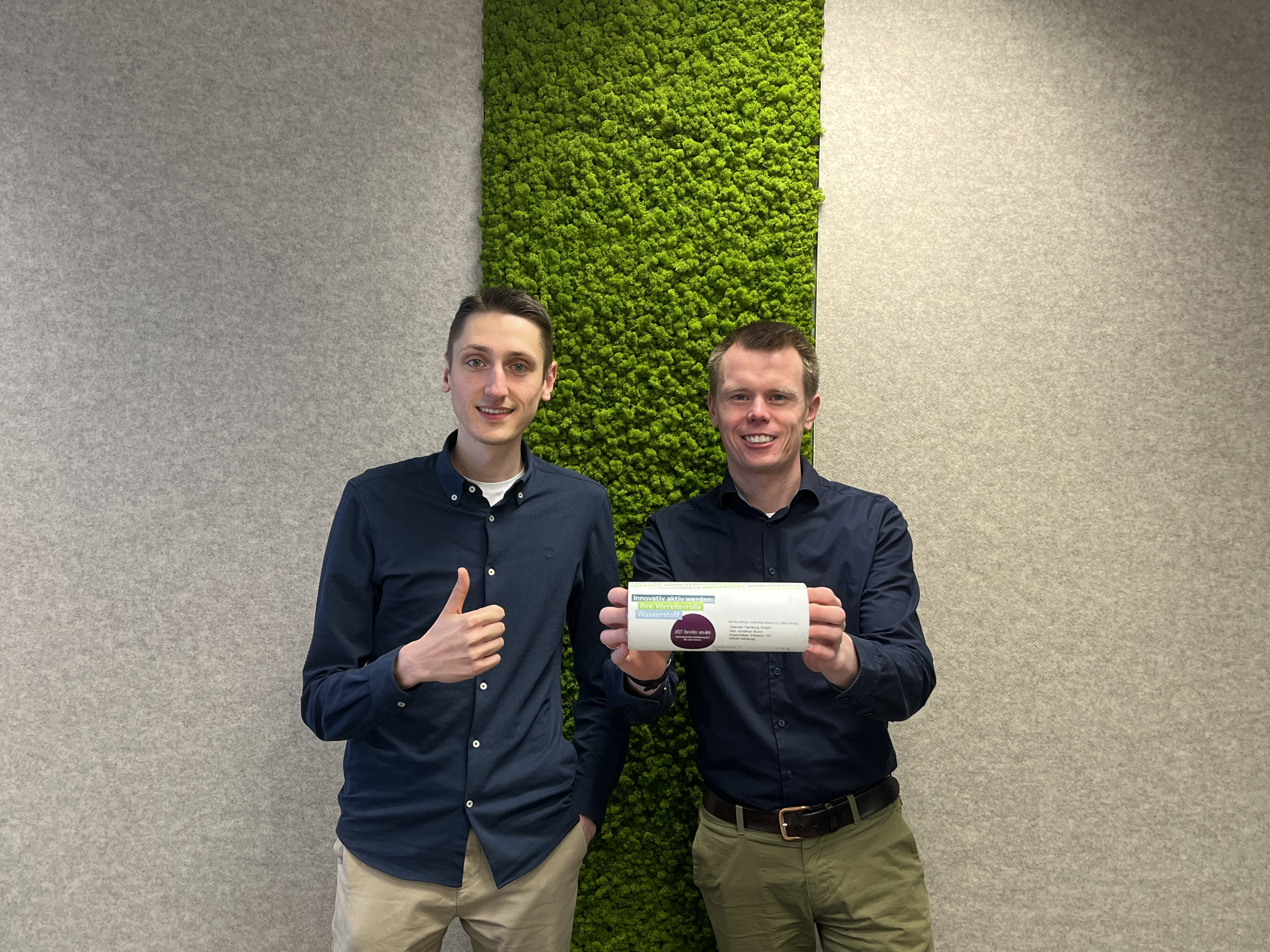 Jonathan Buzin (l.) und Benjamin Sprengel von Gasnetz Hamburg präsentieren die Vorreiter-Rolle.