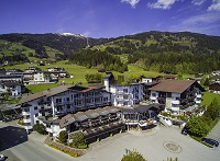 Seitliche Außenansicht (Wohlfühlhotel Schiestl)