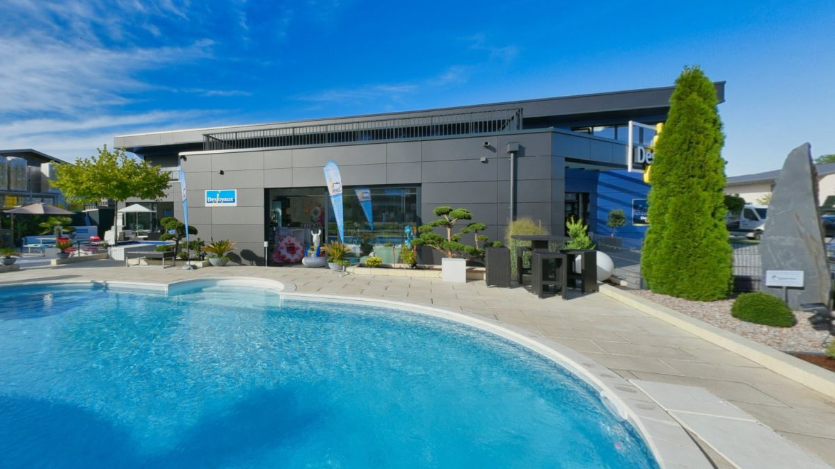 Pool Ausstellung Desjoyaux Pools (© Desjoyaux Pools Deutschland / Fotograf: Blickpunkt 360) Pool Ausstellung Desjoyaux Pools (© Desjoyaux Pools Deutschland / Fotograf: Blickpunkt 360)