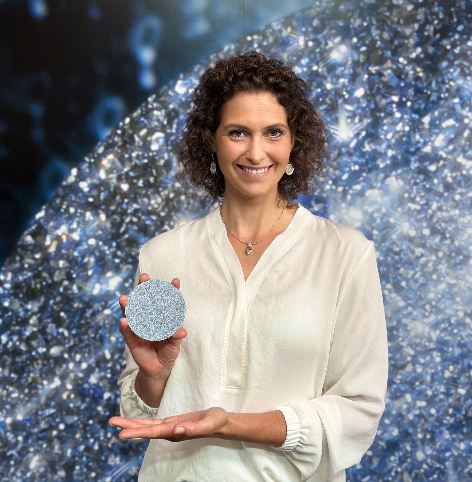 Ruth Wermes –neue Geschäftsführerin des Osmium-Instituts (Die Bildrechte liegen bei dem Verfasser der Mitteilung.) Ruth Wermes –neue Geschäftsführerin des Osmium-Instituts (Die Bildrechte liegen bei dem Verfasser der Mitteilung.)