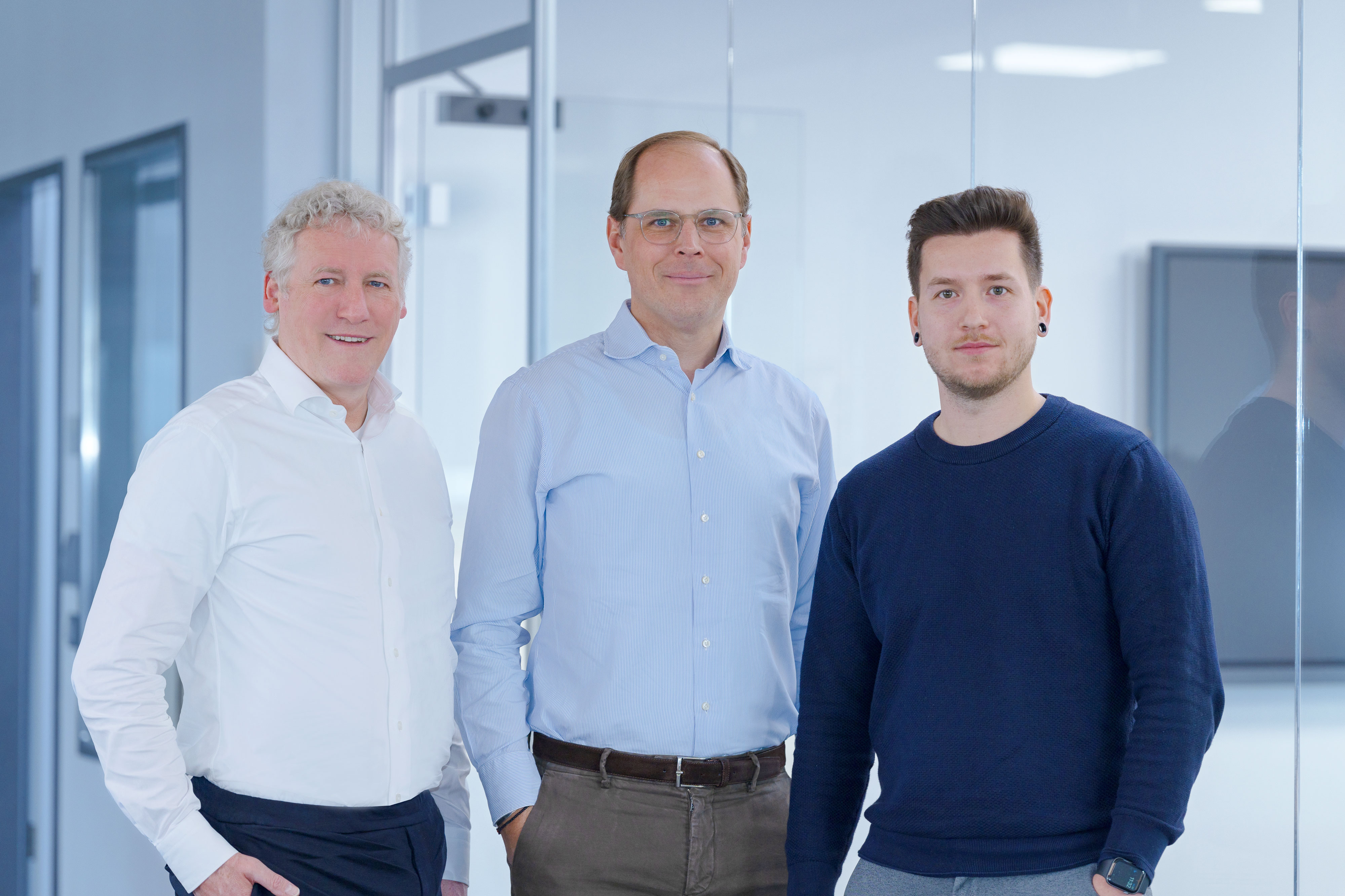 Marc Wille, CEO bei CUBOS, mit seinem Geschäftsführungsteam Dr. Albrecht Kindler und Christian Rühe Marc Wille, CEO bei CUBOS, mit seinem Geschäftsführungsteam Dr. Albrecht Kindler und Christian Rühe