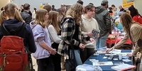 AUF IN DIE WELT Messe in Stuttgart – Viel Interesse (Stiftung Völkerverständigung) AUF IN DIE WELT Messe in Stuttgart – Viel Interesse (Stiftung Völkerverständigung)