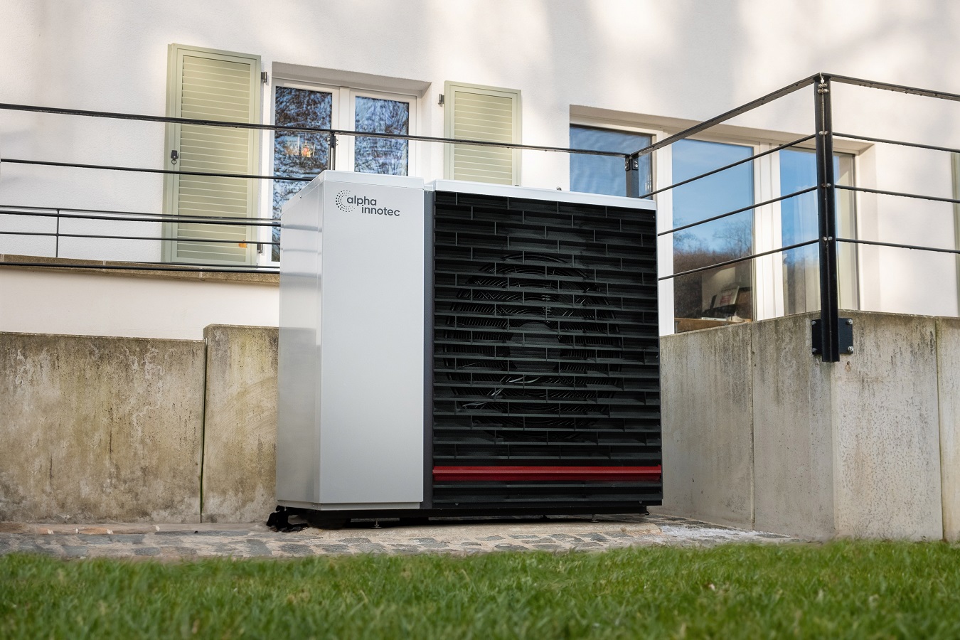 Die neue alpha innotec Hybrox mit 11 kW oder 16 kW (Die Bildrechte liegen bei dem Verfasser der Mitteilung.) Die neue alpha innotec Hybrox mit 11 kW oder 16 kW (Die Bildrechte liegen bei dem Verfasser der Mitteilung.)