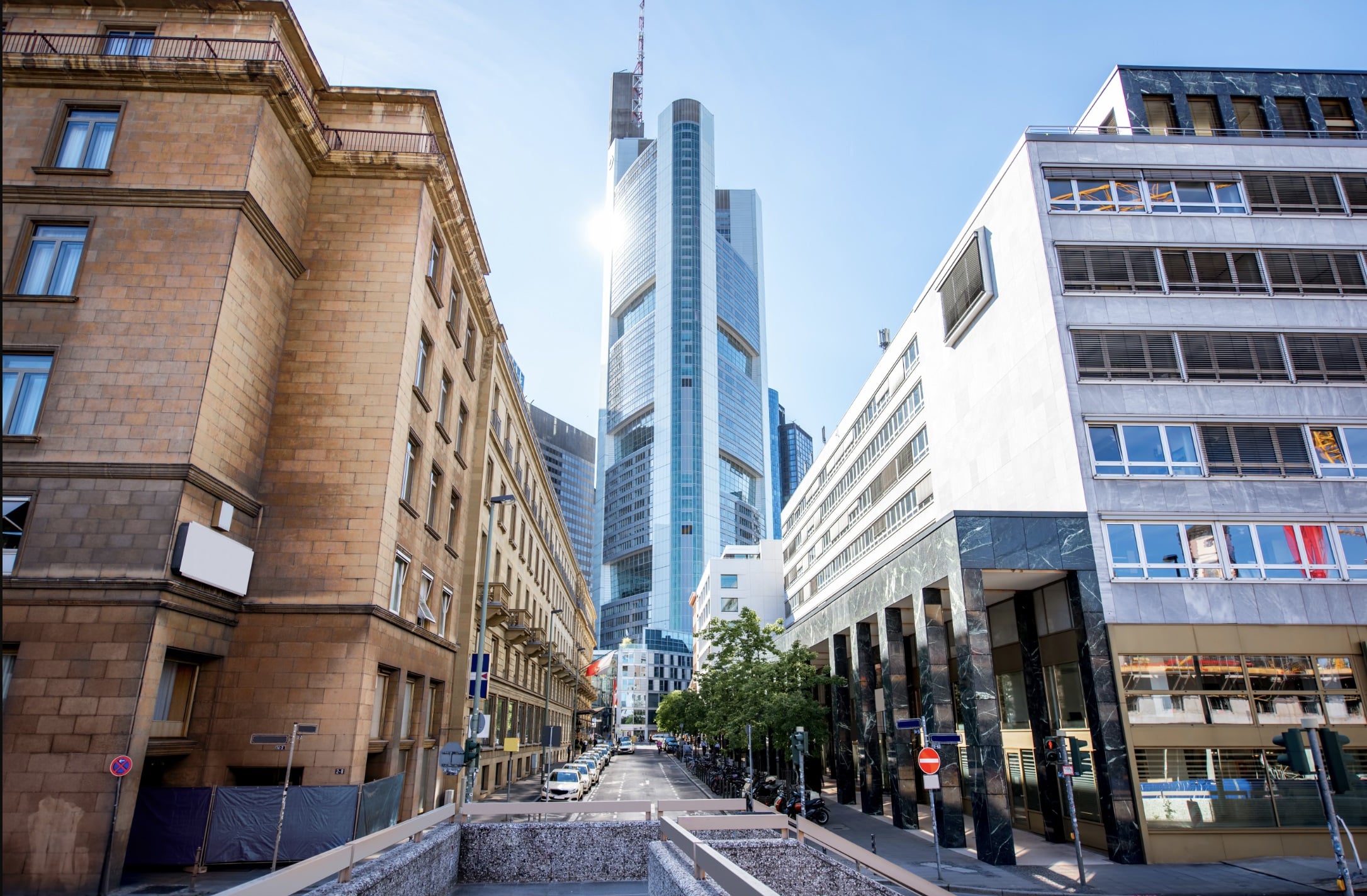 Originalbild: street-view-in-frankfurt-city-2022-04-06-07-22-41-utc.jpg