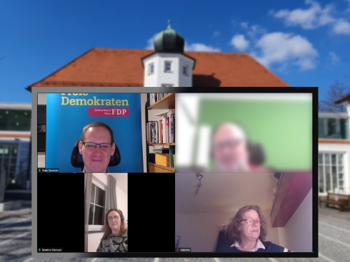 Lebendiger Bürgerdialog an den Bildschirmen am Forum für Kommunalpolitik in Haar. (Foto: FDP Haar) Lebendiger Bürgerdialog an den Bildschirmen am Forum für Kommunalpolitik in Haar. (Foto: FDP Haar)