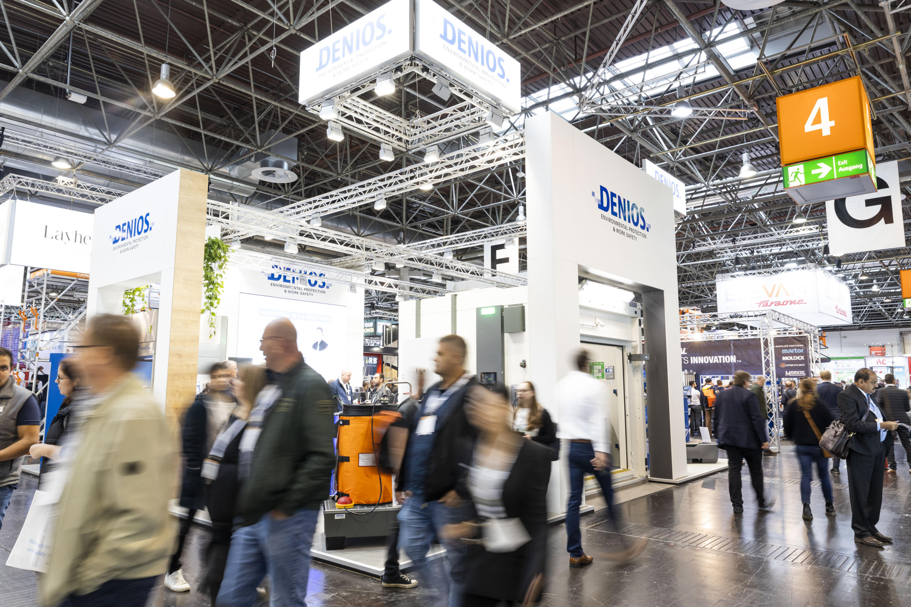 Immer wieder ein Besuchermagnet auf den Messen: Der Stand der DENIOS SE aus Bad Oeynhausen (Die Bildrechte liegen bei dem Verfasser der Mitteilung.) Immer wieder ein Besuchermagnet auf den Messen: Der Stand der DENIOS SE aus Bad Oeynhausen (Die Bildrechte liegen bei dem Verfasser der Mitteilung.)
