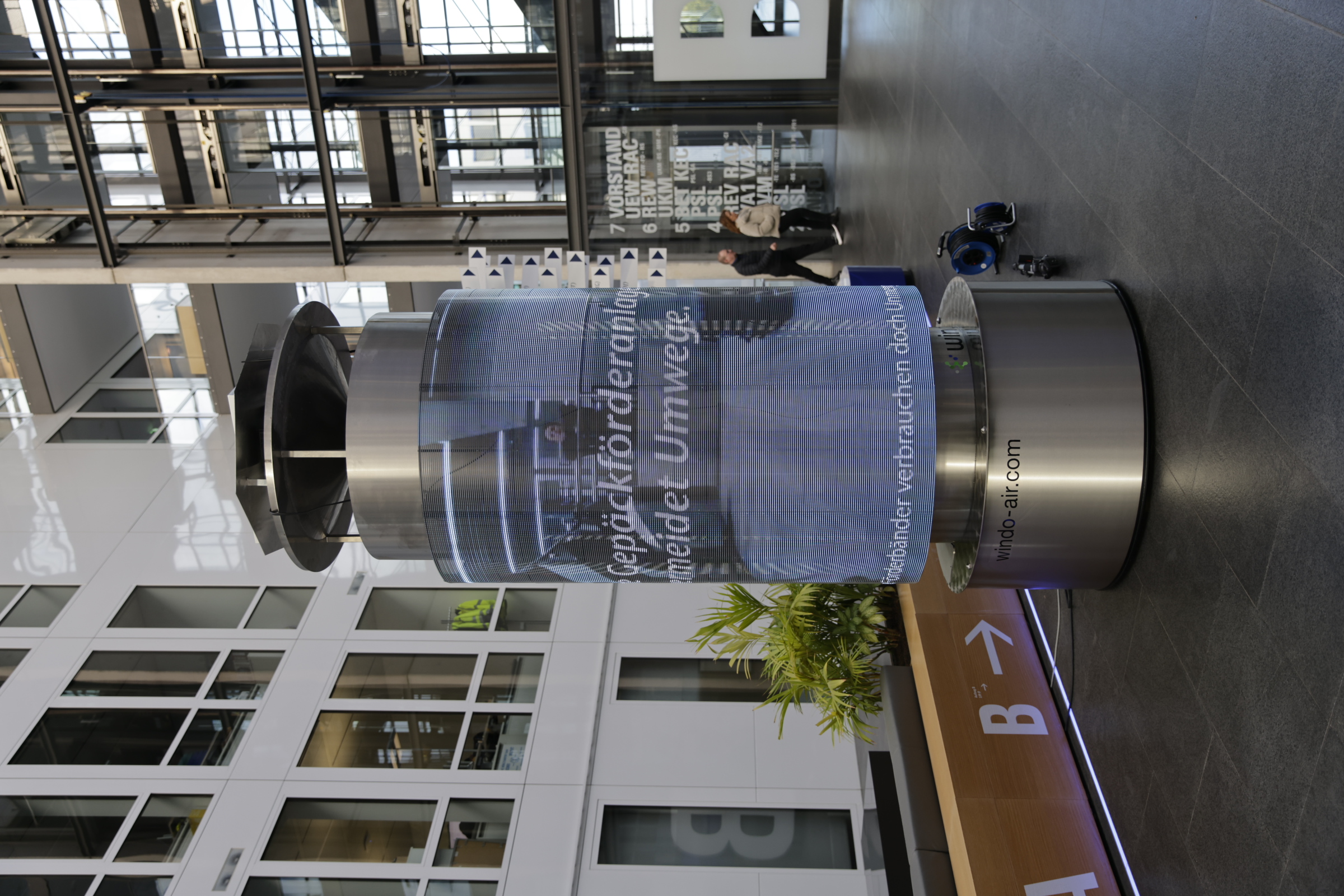 WINDO autarkes Luftfiltersystem mit 360 Grad LED Screen WINDO autarkes Luftfiltersystem mit 360 Grad LED Screen