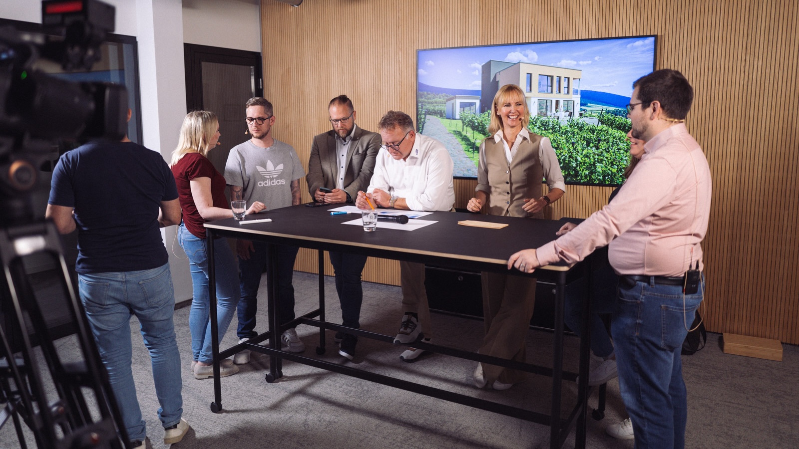 Experten und Bauherren stehen im Studio bereit, um die Fragen der Zuschauer live zu beantworten (Die Bildrechte liegen bei dem Verfasser der Mitteilung.)