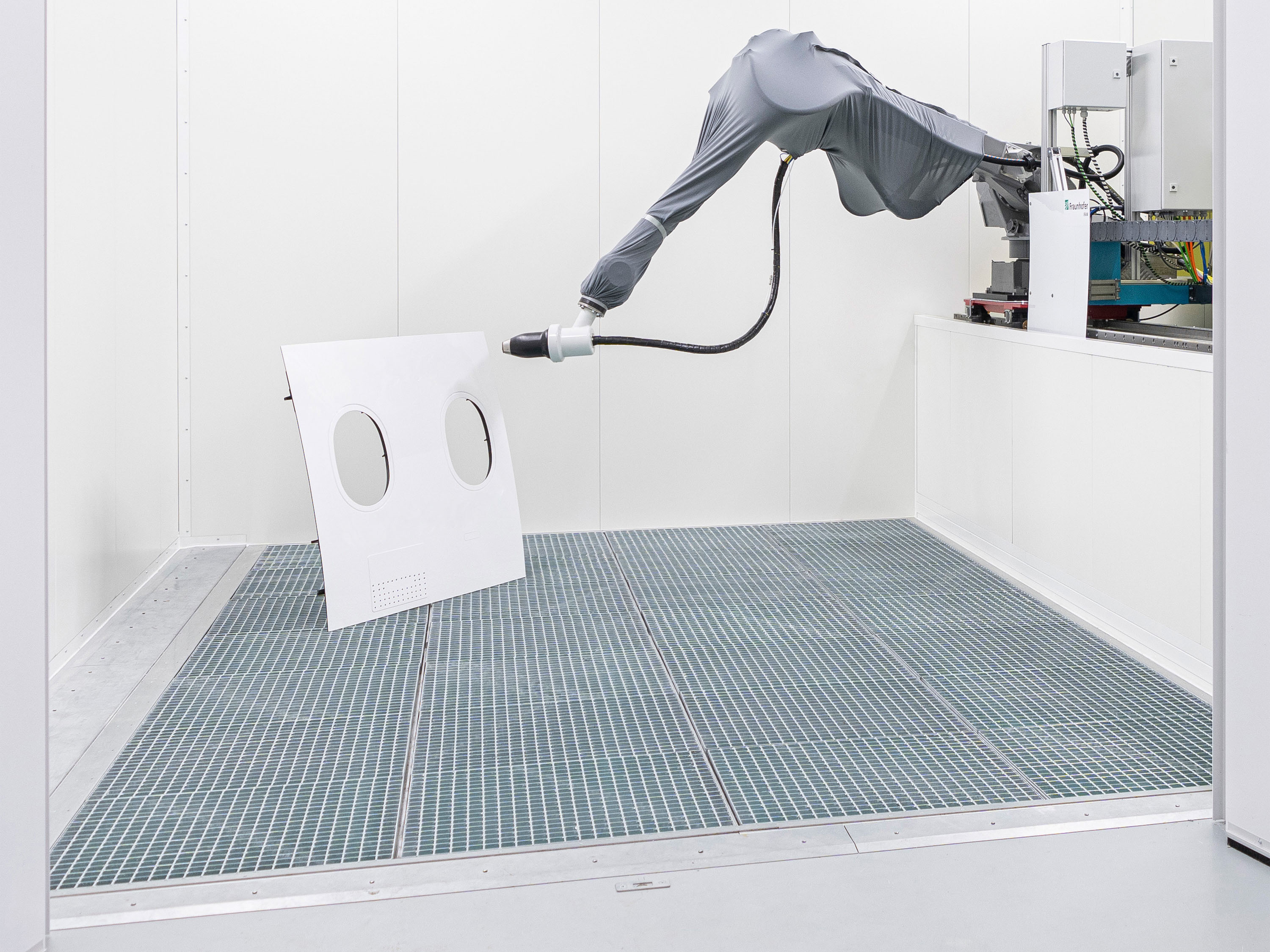 Kabinen für die hochwertige Lackierung entwickelt und fertigt die Höcker Polytechnik GmbH. (Bildquelle: Foto: Fraunhofer IFAM, Bremen) Kabinen für die hochwertige Lackierung entwickelt und fertigt die Höcker Polytechnik GmbH. (Bildquelle: Foto: Fraunhofer IFAM, Bremen)