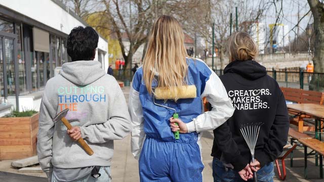 Zum Weltglückstag; Team insglück beim großen Frühjahrsputz © insglück