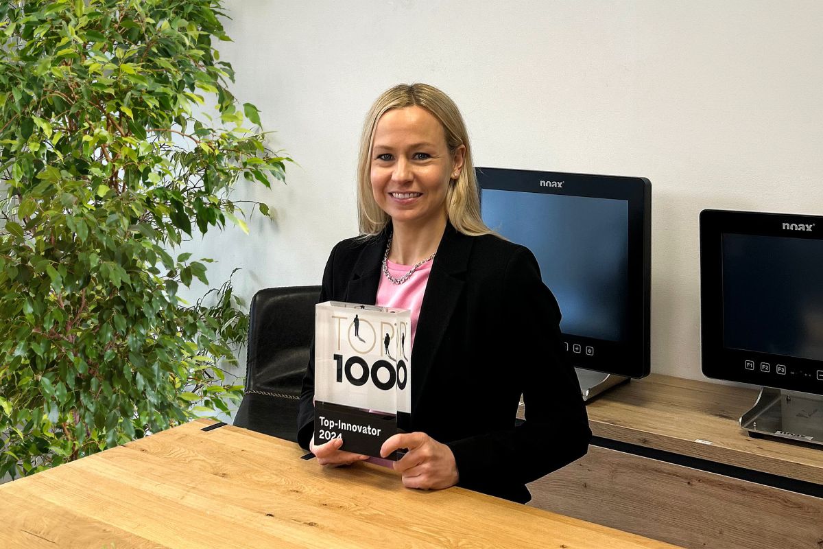 Verena Schechner freut sich über die Auszeichnung als TOP 100-Innovator 2024 (© noax Technologies AG) Verena Schechner freut sich über die Auszeichnung als TOP 100-Innovator 2024 (© noax Technologies AG)