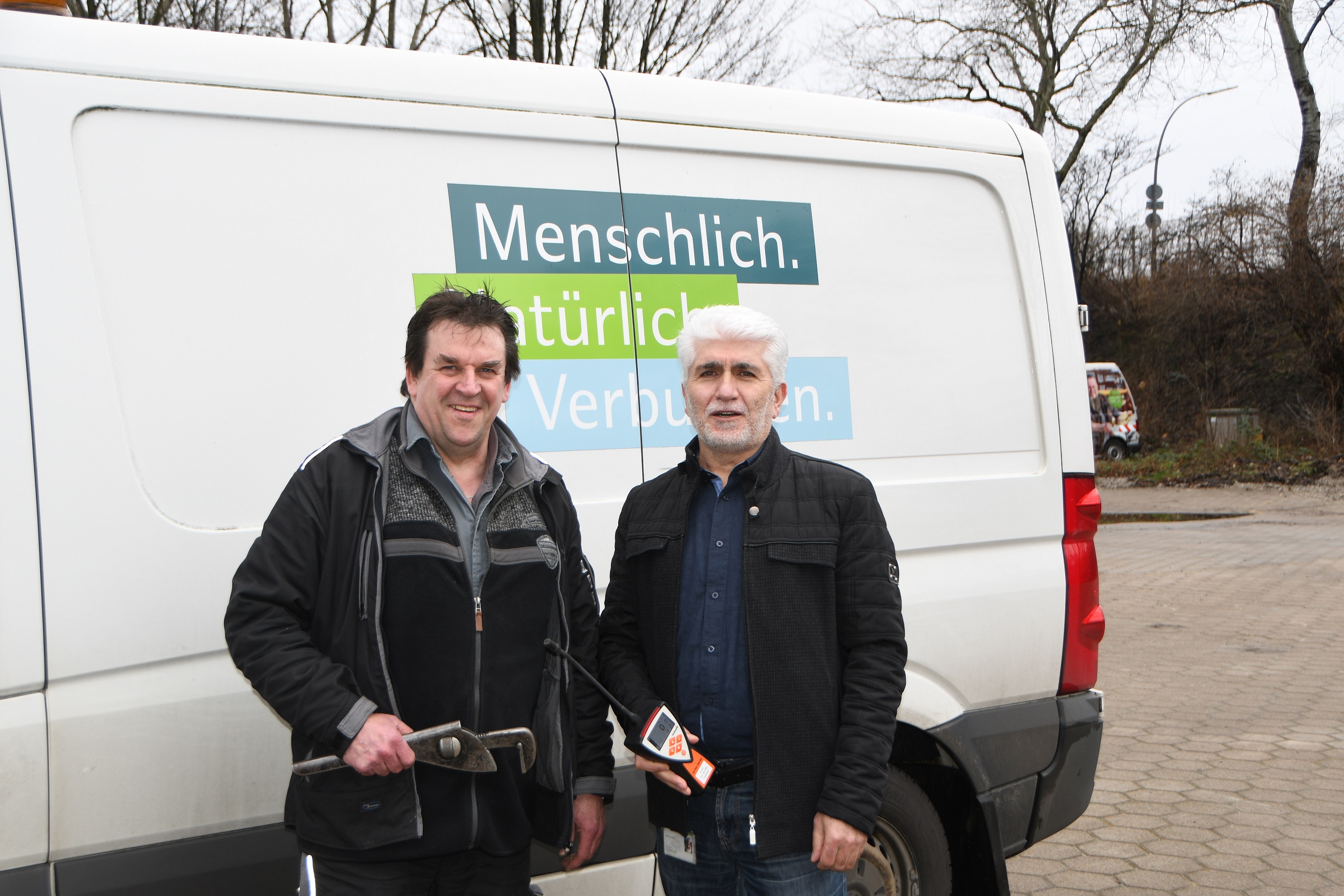 Bernd Moeller (l.) und Satilmis Cagman von Gasnetz Hamburg sind für die Sicherheit im Einsatz, wenn andere frei haben. Bernd Moeller (l.) und Satilmis Cagman von Gasnetz Hamburg sind für die Sicherheit im Einsatz, wenn andere frei haben.