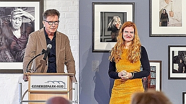 Fotograf Michael Dannenmann und Kuratorin Dr. Sandra Abend; Foto: Peter Siepmann Fotograf Michael Dannenmann und Kuratorin Dr. Sandra Abend; Foto: Peter Siepmann